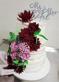 Hochzeitstorte Dalien In Weinrot Aus Zuckermasse Hochzeitstorte Hochzeit Torten