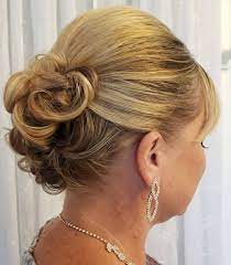 Complete guide to help find that perfect wedding hair jewelry can be a lifesaver for mother of the bride hairstyles for medium length hair. 30 Gorgeous Mother Of The Bride Hairstyles For 2021 Hair Adviser