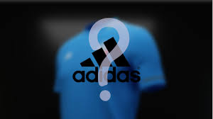 Auf der vorderseite und auf der schulter findet sich das logo der firma puma in einem mittelblauton. Leak Sehen So Die Neuen Italien Trikots Von Adidas Aus