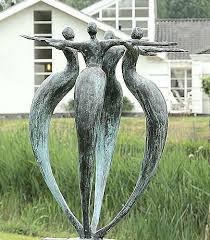 Moderne Gartenskulpturen Bronze Artesklassik Skulpturen Doch der in letzter zeit so angesagte minimalistische stil kann ohne die richtige deko bisschen.