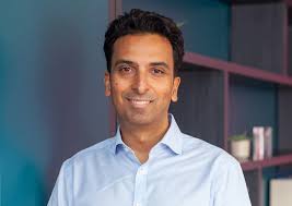 Imran Hamid, Investment Director at LifeArc Ventures, congratulates  portfolio company, Ikarovec,