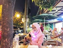 Jangan Pernah Menilai Masa Lalu Orang Lain Karena Air Hujan Yang Jernih Berasal Dari Awan Yang Hitam Annisa Fashion