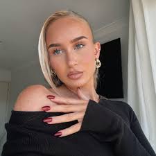 Leaving phone in car to avoid fines