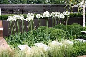 Perfect for those of us who lack space in our kitchens or dining rooms. Pin By Sonia Marcheselli On Gardens Modern Garden Design Modern Garden Contemporary Garden
