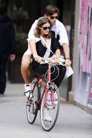 Olivia Palermo Photos Photos Olivia Palermo And Johannes Huebl Bike In Soho Modestil Modisches Parchen Olivia Palermo Stil