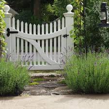 Short Picket Fence Ideas Pictures Remodel And Decor Traditionallandscape Garden Gate Design Wooden Garden Gate Garden Gates And Fencing