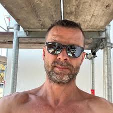 Auch wenn sich die anderen Parteien noch daran gewöhnen müssen: Die Linke  ist als als größte Berliner Landesgruppe im Bundestag dort jetzt auch die  stärkste Stimme der Berlinerinnen und Berliner. Und wir