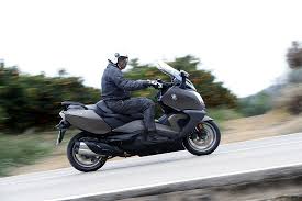 Sa silhouette simplifiée et pleine de style souligne son caractère élégant. Bmw Scooter C 650 Gt Fahrbericht Bmw News