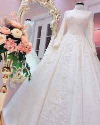Gunumuzde Pek Cok Kadin Gelinlik Secimi Konusunda Kararsiz Kalmaktadir Ozellikle Muhafazakar Giyim Secimi Wedding Dresses Satin Wedding Dresses Bridal Dresses