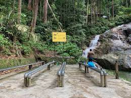 Kanching rainforest waterfall, also known as kanching recreational forest, is set in a forest reserve of nearly 500 hectares in the rawang district just north of kuala lumpur. Kanching Waterfall Hike Pokok Kelapa