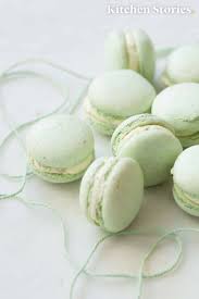 Ein Kleiner Ausflug In Die Franzosische Kuche Gelingt Dir Mit Selbstgemachten Pistazien Macarons Mit Zitronen Buttercreme Rezept Zitronenbuttercreme Pistazien