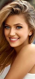 Tamara Huber's Instagram, Twitter & Facebook