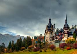 Situat in sinaia, judetul prahova, la doar 44 km de orasul brasov, castelul peles reprezinta una din marcile romaniei monarhice, fiind o amintire a vechilor vremuri. PeleÈ Castle Wikipedia