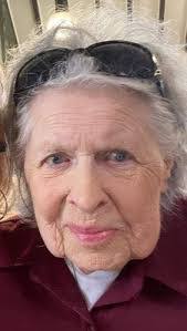 Gloria Courtney's Instagram, Twitter & Facebook