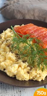 Recette œufs Brouilles Et Gravlax De Saumon En Video Recette Recette De Plat Recette Recettes De Cuisine