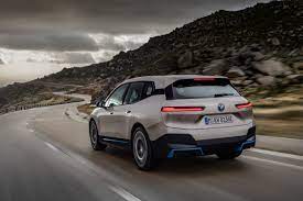 Kasım ayında bizlere detayları paylaşılan zirve. Bmw Launches Its New Flagship Ix Electric Suv With 300 Miles Of Range The Verge