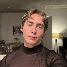 Caitlyn Rollins's Instagram, Twitter & Facebook