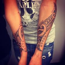 Maori Tattoos For Women On Hand Google Search Traditionele Tatoeages Polynesische Tatoeages Vrouwen Vrouw Tatoeages