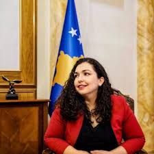 Adolescente, vjosa osmani écoutait silencieusement dans le salon familial ces assemblées kryetarja e parlamentit të kosovës vjosa osmani dhe kryeministri albin kurtit vizitat e para jashtë. Vjosa Osmani Ar Twitter From Today S Mtg Of Presid Of Parliament Largely Reduced Parliament S Phone Benefits Saving Taxpayer Money Devised A Syst To Pinpoint Fuel Ticket Exp Bringing Accountability Transparency