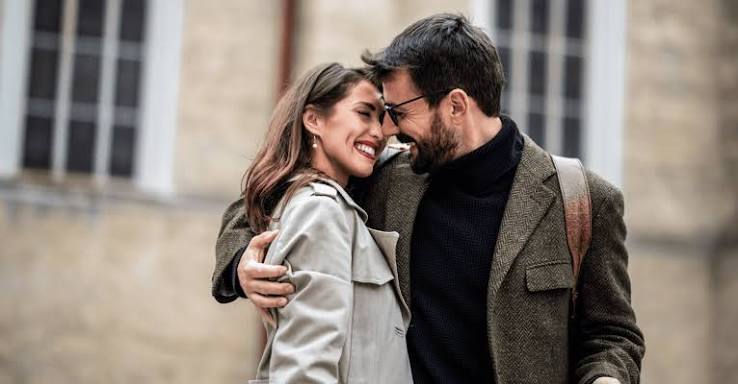 The 5 Stages of a Relationship According to Experts in 2026