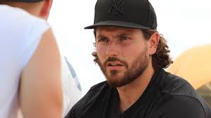 Statistics of michal kempny, a hockey player from hodonin, czech rep. Kempny Se Souboje S Ruttou O Misto Neboji A Hossa Zvladal Ty Silne Leky S Noblesou Rika Aktualne Cz