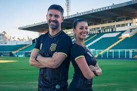 Fotos, registros históricos, clubes, competições, curiosidades e tudo relacionado ao futebol de santa catarina. Figueirense Inicia Venda De Camisetas Comemorativas Do Centenario Alvinegro Nsc Total