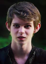 Couldn T We Just Keep Henry Like This I Mean I Love Jared But Robbie Is Ssooo Cute 3 Once Upon A Time Peter Pan Robbie Kay Peter Pan Peter Pan Ouat
