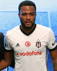 I decided to play the career of a player , but not created , and choose an existing named. Cyle Larin