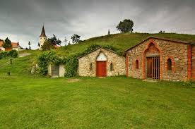 Celkem patnáct jednopodlažních domů s prostornými střešními terasami vytvoří architektonicky jednotný celek, ve kterém vznikne ideální zázemí pro komfortní život i rekreační bydlení na jižní moravě. Sklepni Kolonie Vrbice Jizni Morava Galerie Sklepni Kolonie Vrbice