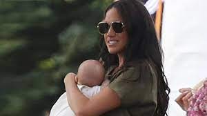 Das royale paar erwartet ihr zweites baby! Herzogin Meghan Und Baby Archie Offentlicher Auftritt Beim Polo Spiel