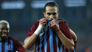 Genç futbolcu trabzonspor'un bugünkü antrenmanında sarı saçlarıyla dikkat çekti. Trabzonspor Transfer Haberleri Yusuf Yazici Icin Italyan Devleri Yarisiyor Goal Com