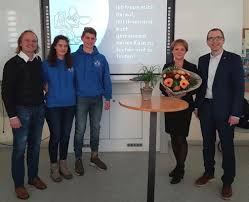 Sie feiert jetzt nach bedeutsamen pädagogischen veränderungen und umfangreichen baulichen. Ein Traum Wird Wahr Susanne Kurz Neue Direktorin Der Jakob Mankel Schule Jakob Mankel Schule