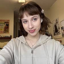 Shana Macdonald's Instagram, Twitter & Facebook