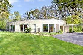 Vintage Circular Home In Illinois Offbeat Home Life Round House Round Building Home