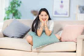 Diposting oleh unknown di 08.09. Wanita Duduk Di Sofa Dan Tertawa Gambar Unduh Gratis Foto 501372956 Format Gambar Jpg Lovepik Com