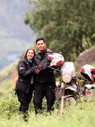 Jokowi naik motor trail temui pengungsi korban gempa di lombok berita bali. 6 Artis Pria Makin Gagah Di Atas Motor News Entertainment Fimela Com