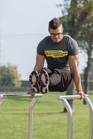 Calisthenics is a one size fits all and is one of the few exercise that just about anyone. How To Set Up Calisthenic Workout And Maximize Results