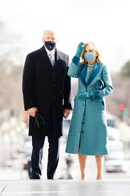 Üblicherweise erfolgt zunächst die vereidigung des stellvertreters. Inauguration Von Joe Biden Kamala Harris Die Schonsten Looks Gala De