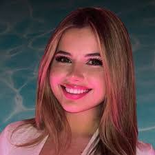 Lea Peters's Instagram, Twitter & Facebook