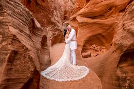 You will receive a minimum of 100 high resolution jpeg photos on a usb flash drive. Grand Canyon Horseshoe Bend Wedding Elopement Photographer
