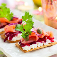 Amuse Bouche Au Saumon Fume Betterave Et Chantilly De Mascarpone Recette Amuse Bouche Saumon Recette Apero Leger Saumon Fume
