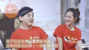 ^ 孟耿如man臉塌鼻神進化 膠水開眼蛻變舞孃 （頁面存檔備份，存於網際網路檔案館），陳幼英，蘋果日報，2015年04月12日，2015年11月09日查閱。 ^ (娛樂百分百官方頻道)2013.06.04(二)美廚娘pk大當家(孟耿如v.s小鬼)搶先看. é»ƒå­ä½¼å­Ÿè€¿å¦‚æ‹¼æ¨‚é«˜ç•¶æš—è™Ÿ å­Ÿè€¿å¦‚æœ€æ€•çš„äº‹ ä¸€æ¬¡ç…§é¡§å…©å€‹ Youtube