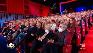 L'invettiva del maurizio costanzo critica duramente il grande fratello vip: Coronavirus Teatro Pieno Per Il Maurizio Costanzo Show E Polemica La Replica Plexiglas E Sierologico Al Pubblico La Repubblica