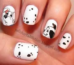 Uñas decoradas, estos diseños de uñas están basadas en dibujos animados, para realizarlo necesitaras uñas postizas, donde deberás realizar la decoracion de uñas, recortándolas y aplicando los tonos de esmalte adecuados para conseguirlo. Decorando Unas De Dalamta Nail Art Disney Disney Nails Dog Nail Art