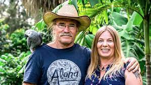 Sie kümmert sich seit einigen tagen um ein frisch geschlüpftes küken. Konny Und Manu Reimann Stellen 17 Jahre Altes Hochzeitsfoto Nach