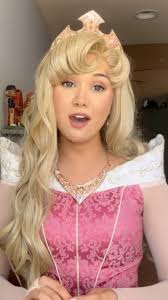 Day dreaming with this pink princess 🎀, •, •, #partyprincess #aurora  #sleepingbeauty