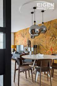 grote glazen hanglampen boven de eettafel staan heel chique lampen eettafel eettafel hanglamp