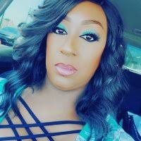 Shavonne (@Eau_Its_Shay)