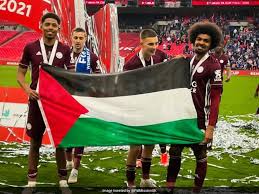 Paul labile pogba (born 15 march 1993) is a french professional footballer who plays for premier league club manchester united and the france national team. Manchester United Duo Paul Pogba And Amad Diallo Hold Up Palestinian Flag After Premier League Draw Amust