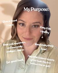 I thought it would be appropriate to do a little reintroduction 🫶🏻 There  are A LOT of new faces here around here and I'm SO grateful for every  single one of you—old